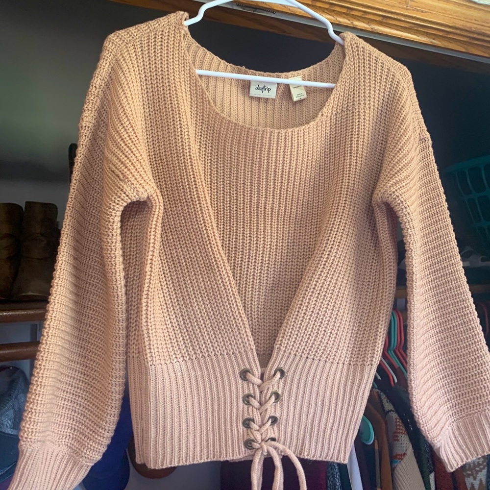 Daytrip Buckle sweater blush colored